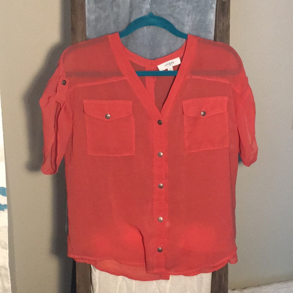 Causal fashion top.